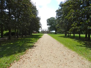 Approaching Gunston Hall