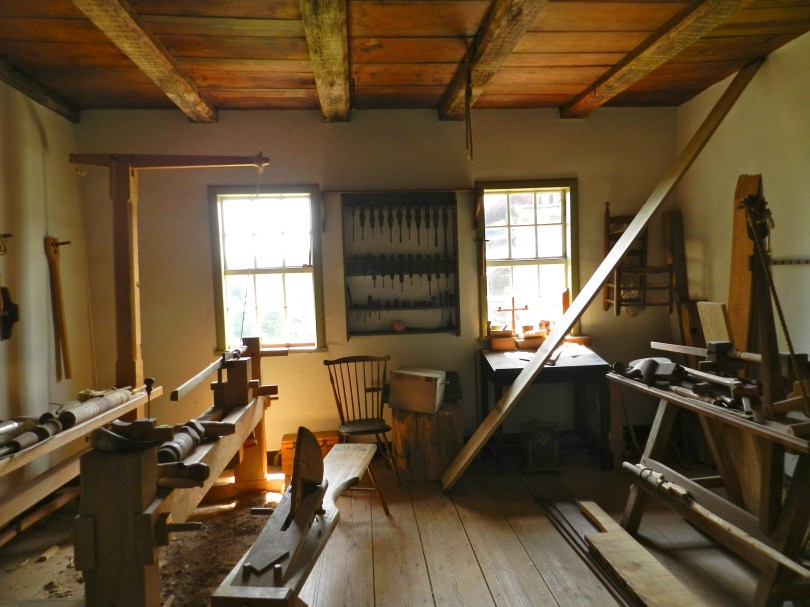 Lathe + lathe tool room