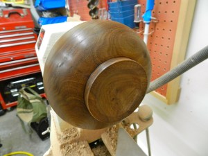 Turning the bottom and making a foot for the bowl chuck to grab onto
