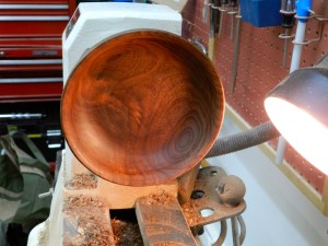 Hollowed out bowl, finishing the edge detail