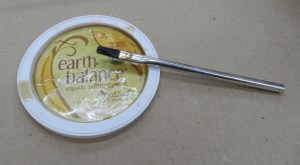 Hot hide glue ready to be used 