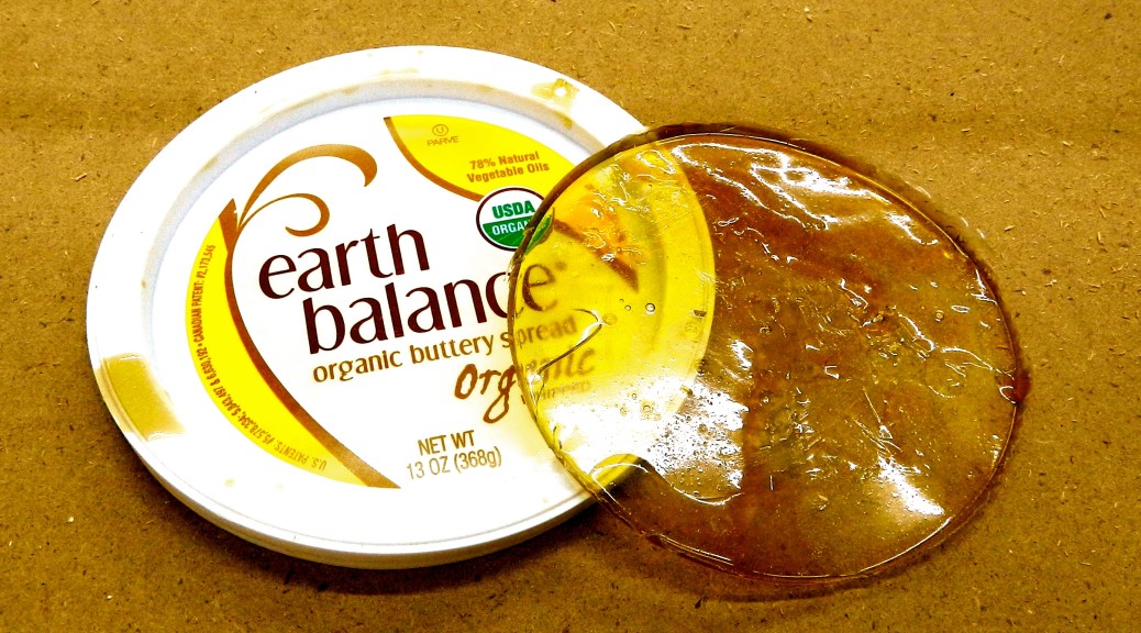 The dried glue is easily removed from the lid