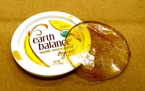 The dried glue is easily removed from the lid