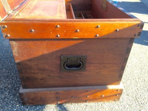 Side view of tool chest