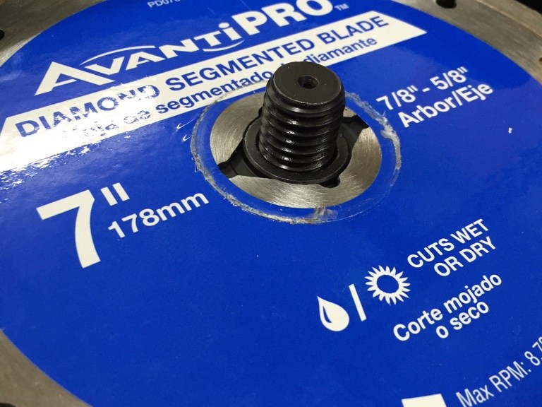 Blade mounted on arbor, making use of new inner flange