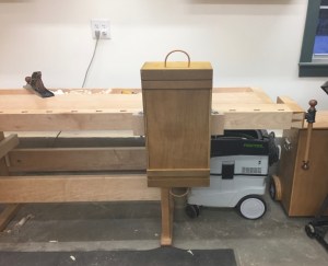 Large objects are easily held between these side clamps